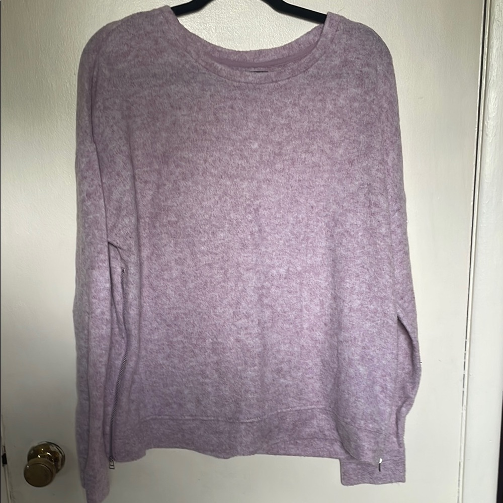 BDG Soft Pink Knit Top large. Nice condition. Zippered sides.